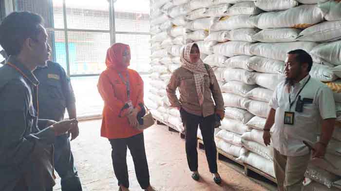 Cek Langsung Kualitas Beras Bansos Pangan