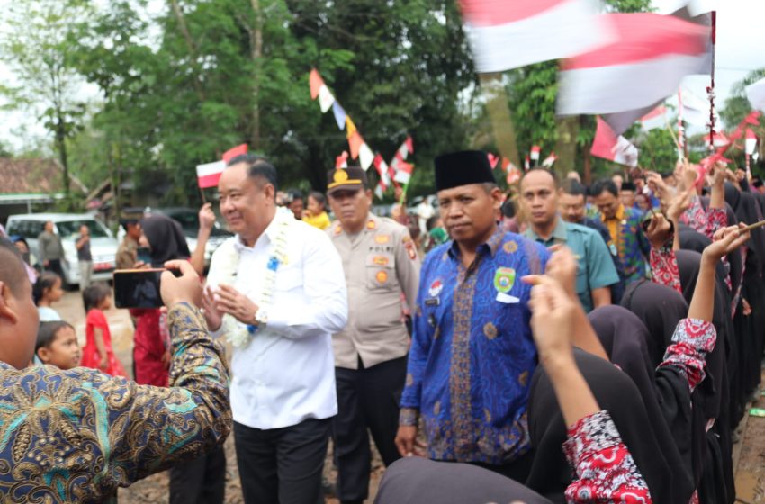 Diundang Syukuran, Cik Ujang Beri Bantuan