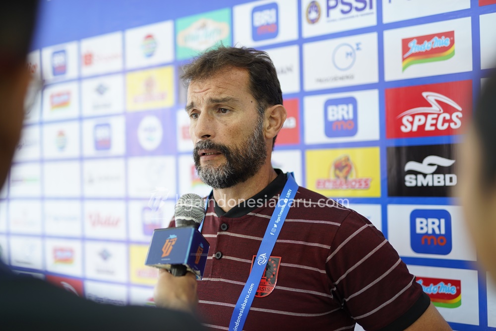 Pelatih Ini Gak Percaya Timnya Kebobolan 4 Gol Sekali Tanding