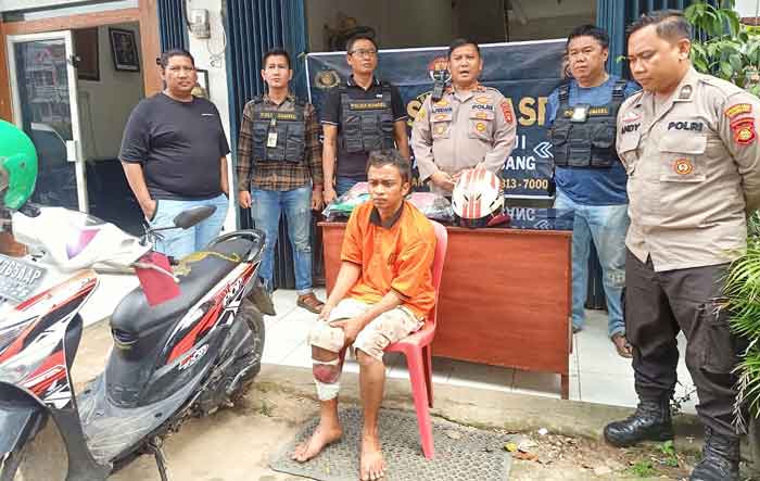 Tidak Terlalu Kenal, Hanya Sesama Pemabuk