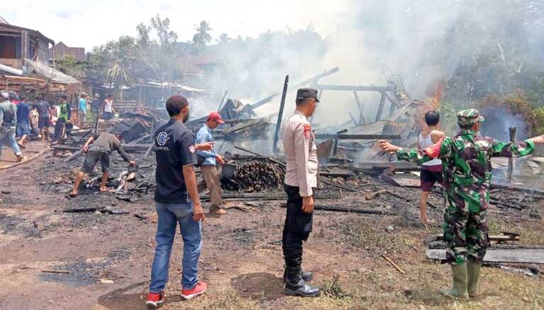 Dua Unit Rumah Warga Habis Dilahap Si Jago Merah