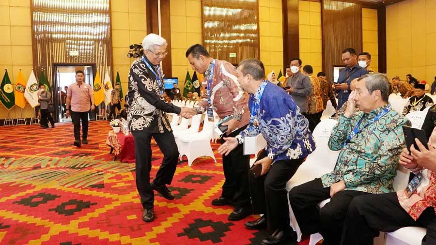 Sinergi Pusat, Tuntaskan Berbagai Isu Nasional