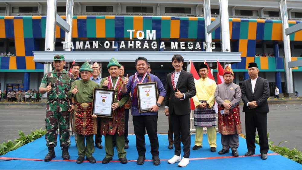 Bangunan Terbesar Berbentuk Tanjak