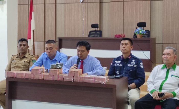 Wow, Kajari Prabumulih Perlihatkan Tumpukan Uang Milyaran di Atas Meja, Sumbernya Dari Sini