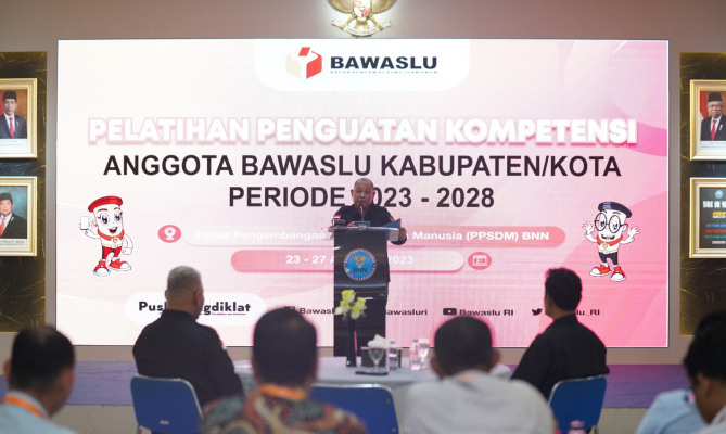 Bawaslu Kabupaten/Kota Harus Berani Copot APK yang Melanggar Aturan