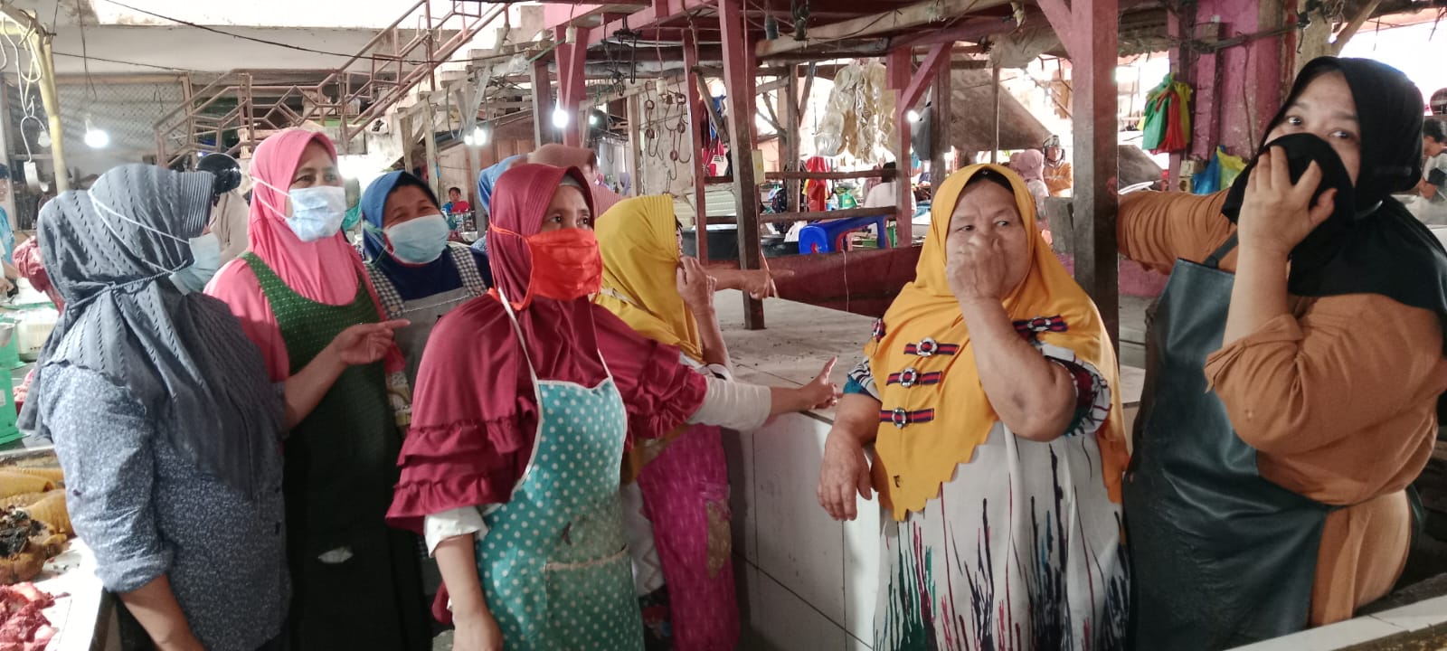 Daging Berbelatung Resahkan Pengujung dan Pedagang Pasar