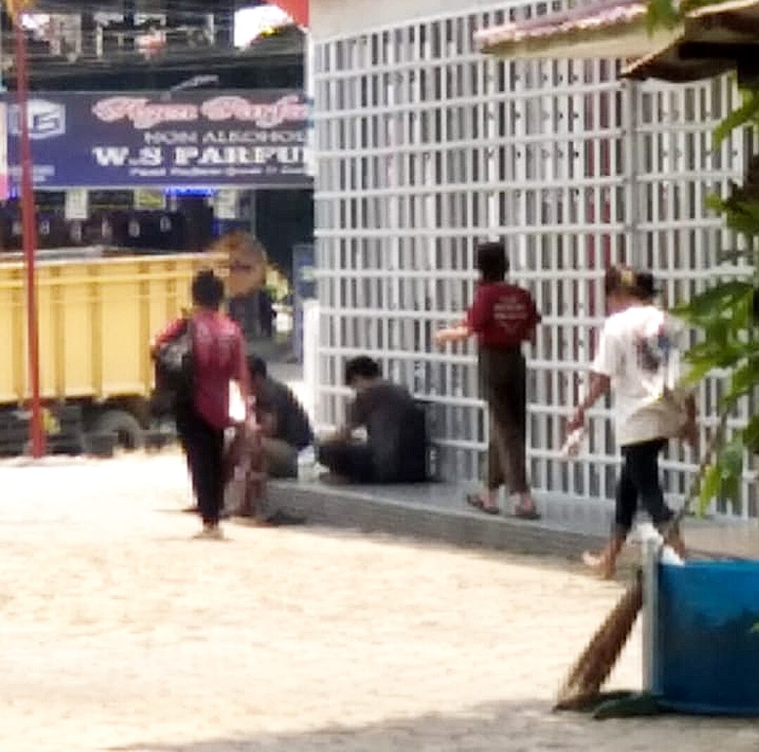 Kumpul di Belakang Musholla, Campur Lelaki Wanita