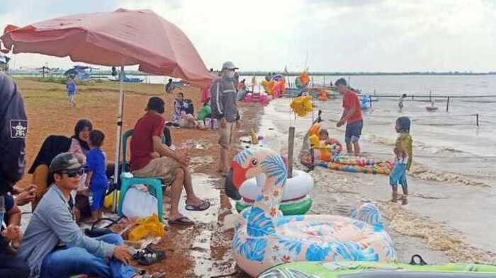 Hitz di OKI, Objek Wisata Pantai Kerikil Tak Pernah Sepi Pengunjung