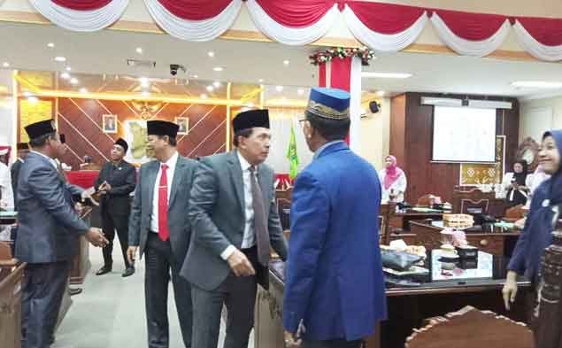 Tak Hadir Sidang Paripurna,  Fraksi PDI P Ngakunya Protes Biaya Kuliah Mahasiswa