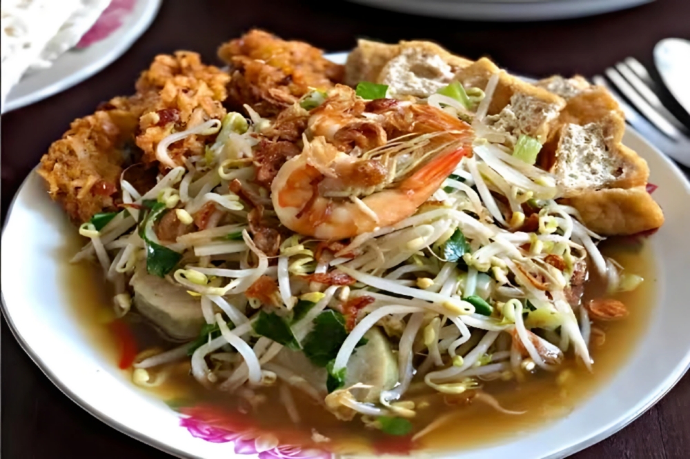 Chef Rudy Choirudin Shares The Secret Recipe To Cook Lontong Balap With Petis Seasoning 