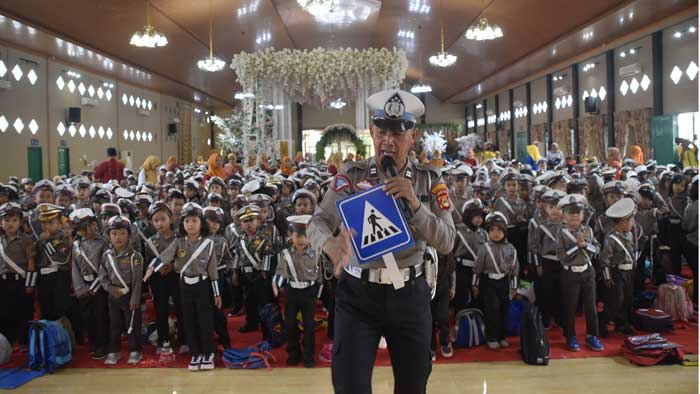 Anak Hebat Taat Aturan Lalu-Lintas