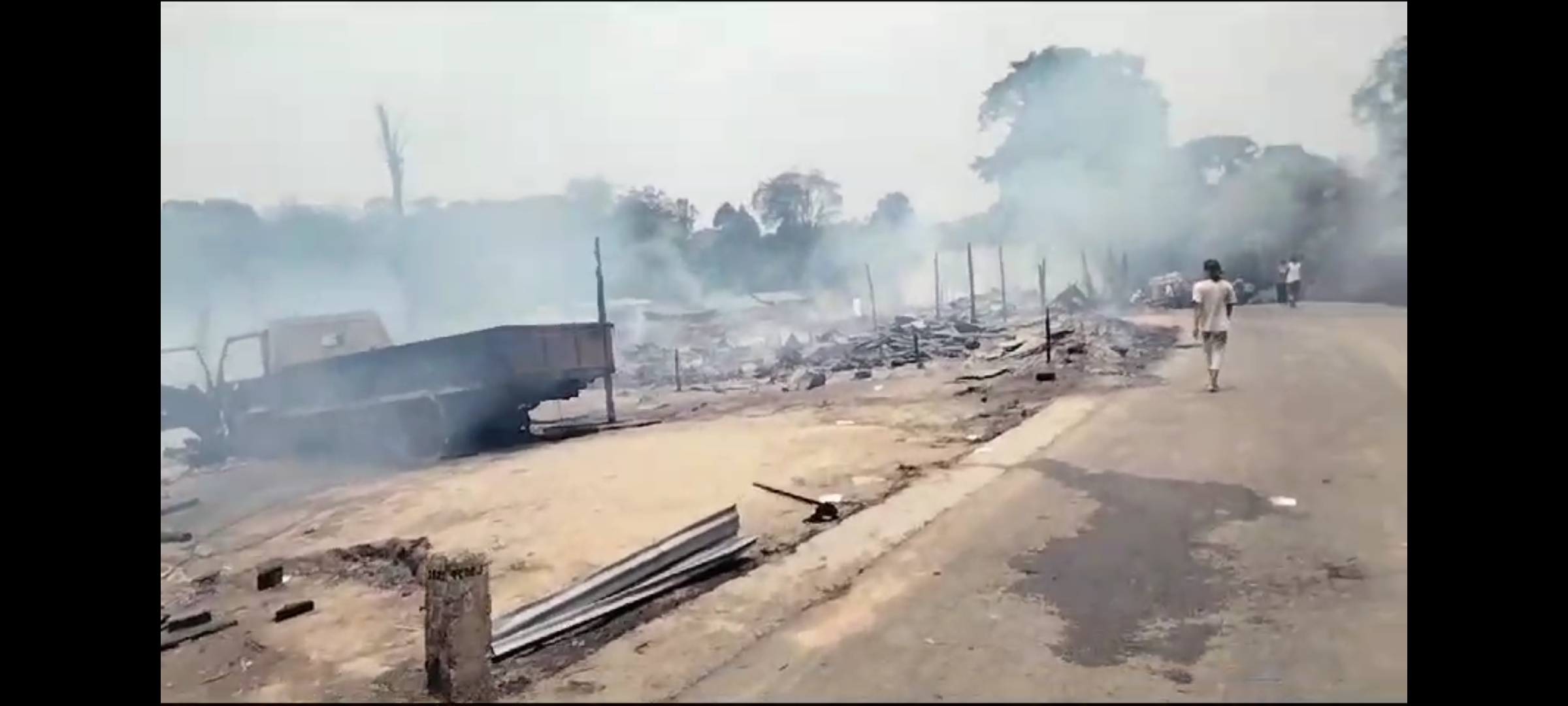 24 Kamar Karyawan Sawmil, 3 Truk Ludes Terbakar