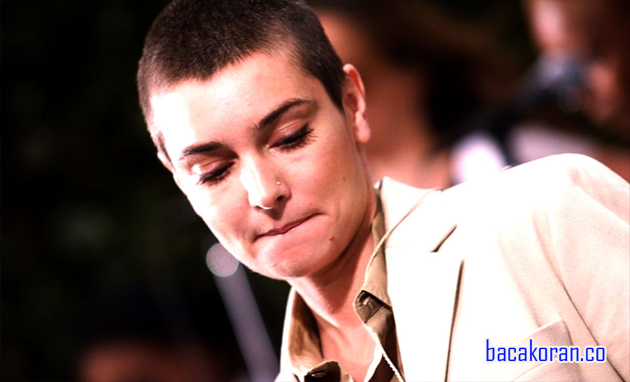 “Sinead O’Connor: Penyanyi Irlandia Penuh Emosi yang Memukau Dunia Musik”
