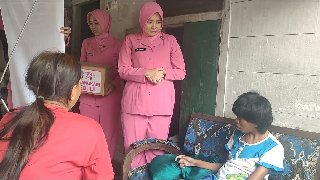 Jumat Berkah! Bhayangkari Bhakti Sosial, Anjangsana bagi ABK dan Lansia