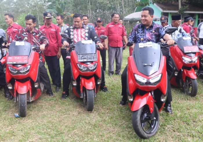 Jelang Akhir Masa Jabatan, Bupati Banyuasin Sumsel Bagikan Ratusan Sepeda Motor