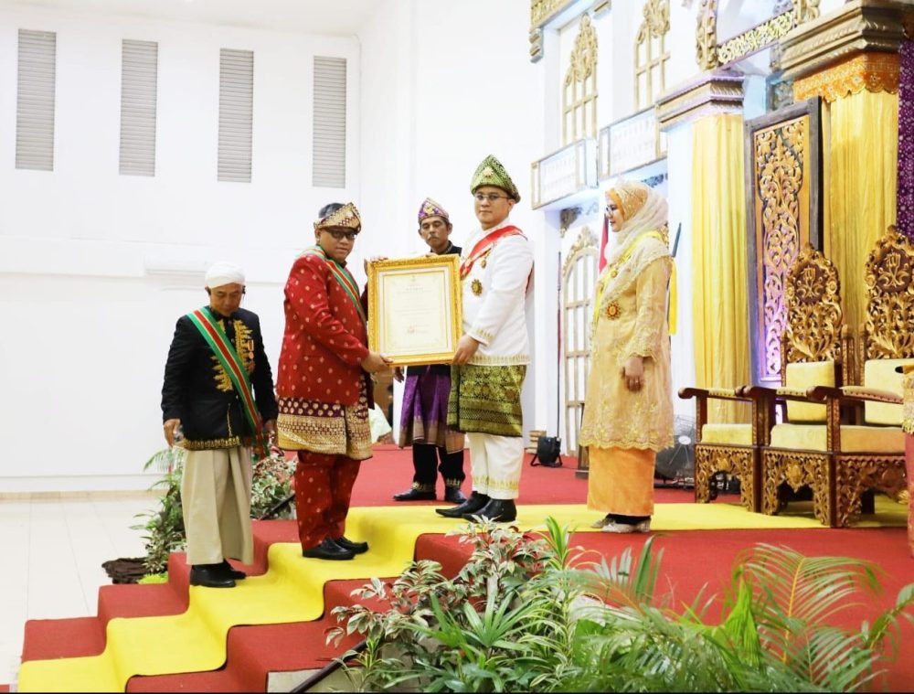 Puluhan Tokoh Masyarakat Terima Gelar Adat dan Gelar Kekerabatan Kesultanan Palembang Darussalam, Ketua PDI P 