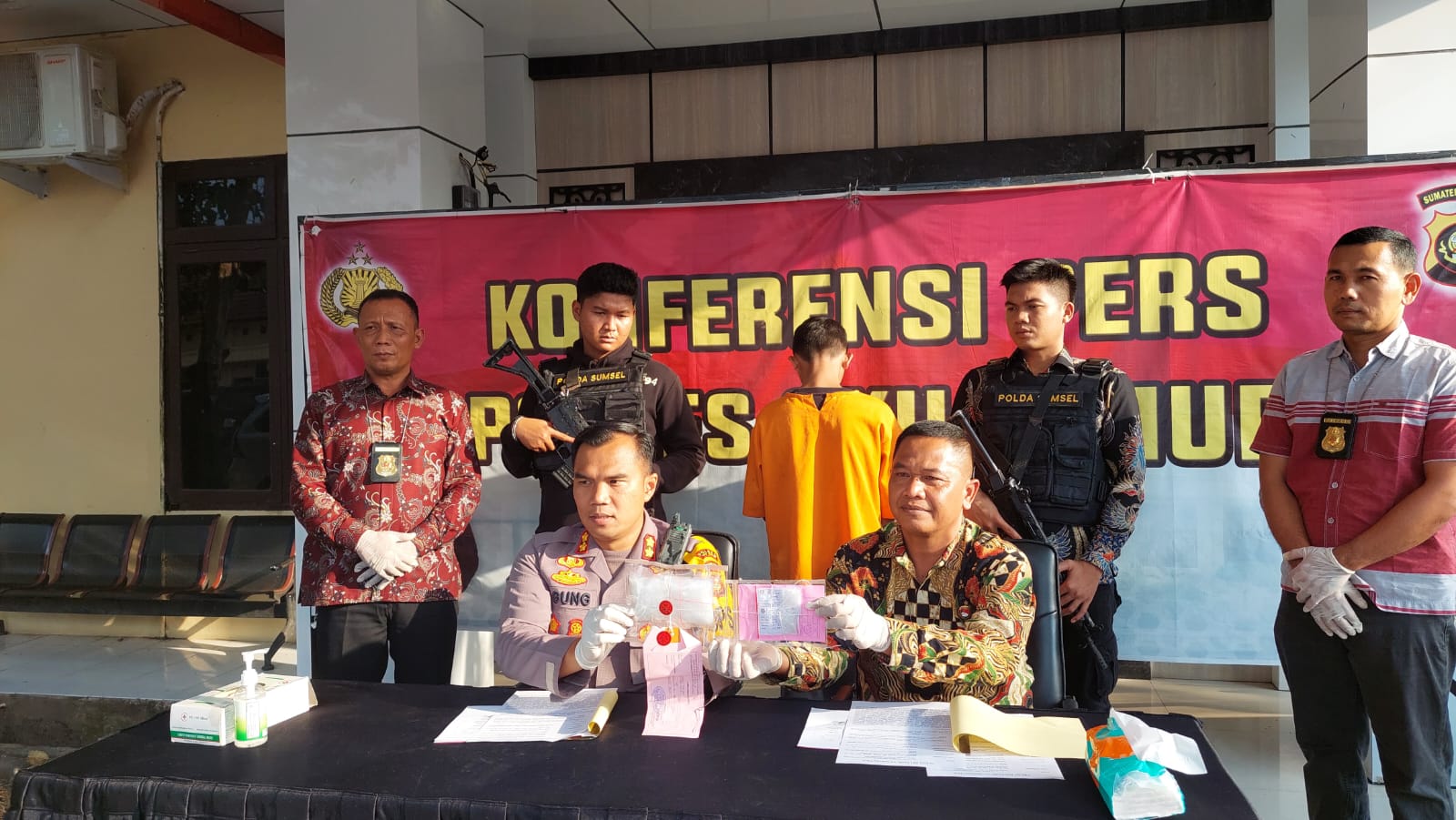 Narkoba Masuk Desa di OKU Timur, Polisi Gerebek Rumah Pengedarnya