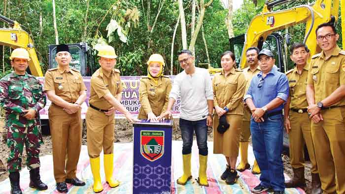 Bupati Mura Launching Bantuan Alat Berat