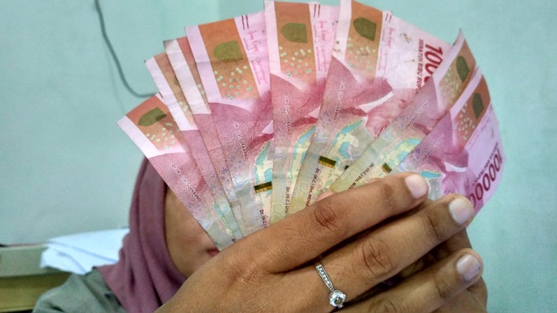 Gaji RT – RW Batal Naik