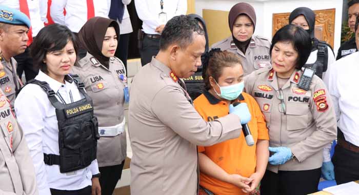 Emak-Emak Member Arisan Bodong Serbu Mapolres