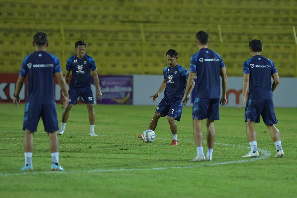 Persik vs Persib: Bertekad Bangkit, Beckham Serukan Persib Atasi Persik