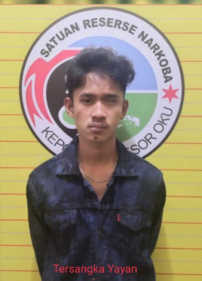 Sembunyikan Sabu Depan Warung