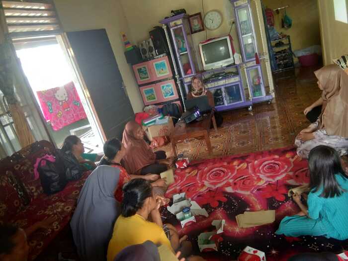 Dosen FEB Unpari Lubuklinggau Beri Pelatihan pada Pengrajin Opak Ubi Kayu