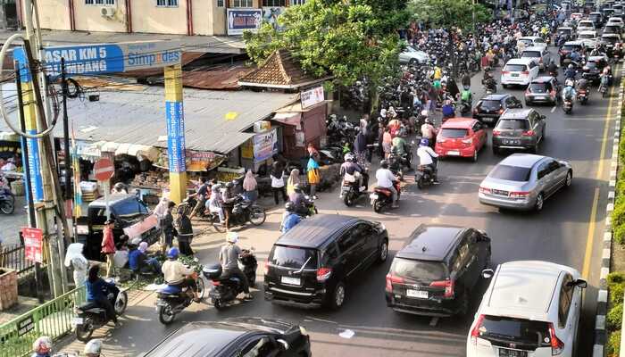 Wow! Warga Rela Berdesak-desak di Pasar. Penuhi Kebutuhan Lebaran