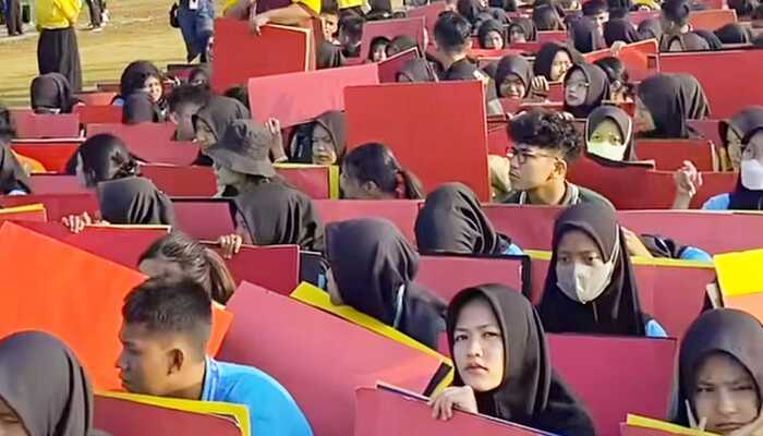 Spektakuler Papermob! Mengukir Kekompakan dan Kreativitas 3D Udara”