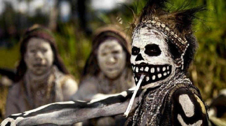 Jangan Sampai Bertemu Suku Misterius Ini Kalau Nggak Mau Kena Sial