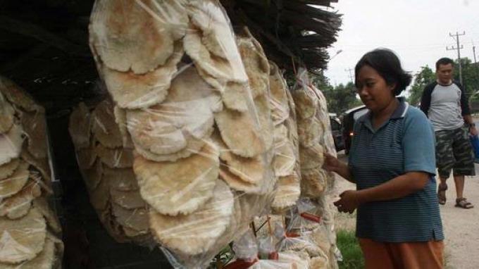 Ini Namanya Kemplang, Kerupuk Asli Khas Kota Palembang, Ternyata Banyak Variannya
