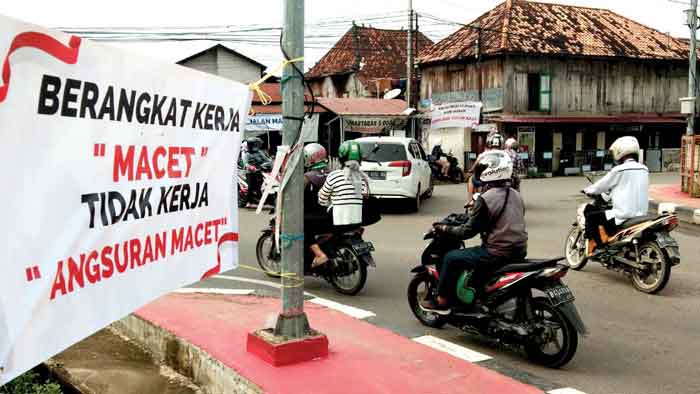 Macet Ganggu Ekonomi Warga