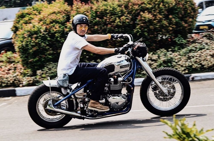 KEREN! Ini Dia 4 Artis yang Hobi Koleksi Motor