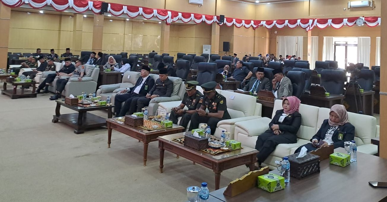 Dengarkan Pidato Presiden RI, Dari 45 Anggota DPRD Hanya 11 yang Hadir