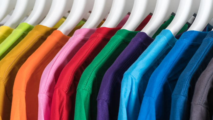 Jangan Pakai Warna Hitam! Ini Warna Pakaian yang Cocok Digunakan Saat Cuaca Panas