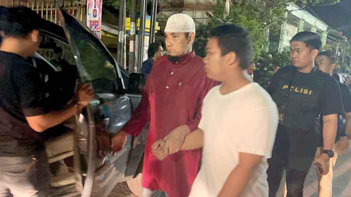 Gelanggang Sabung Ayam Dibakar