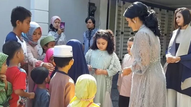 Open House , Tradisi Lebaran Orang Indonesia, Jangan Lupa Salam Tempelnya Ya