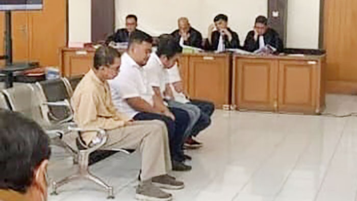 Tuntutan Berbeda, Sesuai Peran