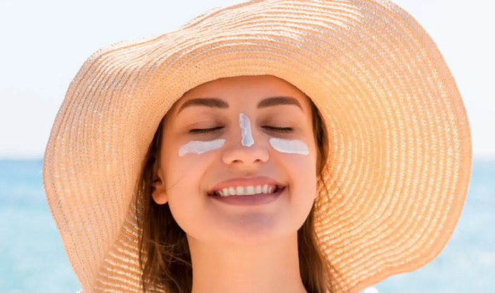 AWAS! Sunscreen Berbahan Aktif Ini Gak Baik Digunakan Di Area Mata