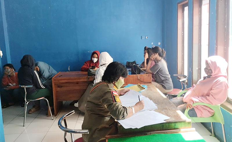 Satpol PP Gencar Lakukan Razia, Terapist Panti Pijat Cantik Ini Kena Wajib Lapor