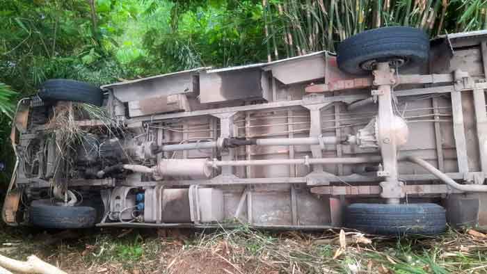 Jalan Lurus, Travel Masuk Jurang