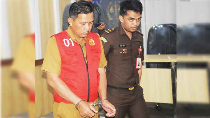 Kolusi, Caplok Tanah Pemprov