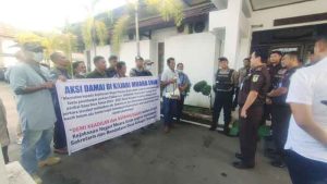 Warga Minta Mantan Sekdes dan Bendahara Dipenjarakan